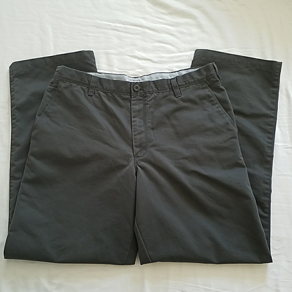 Izod Chino 3.0 Men's Straight-Fit Flat-Front Pants